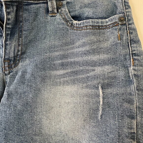 Jean short with zipper - Picture 4 of 9
